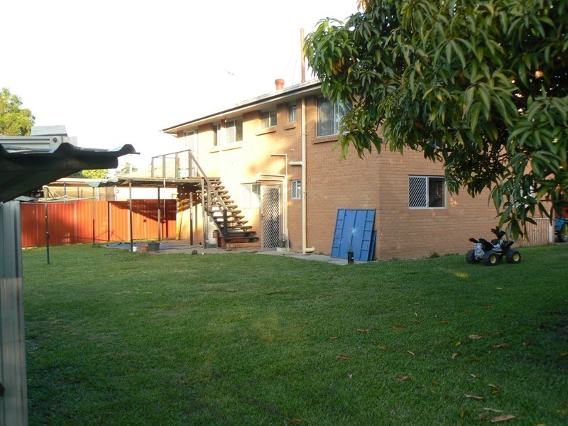 28 Meadow Cres, Beenleigh QLD 4207