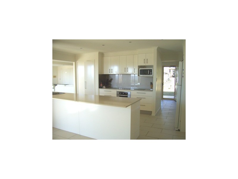 28 Hillside Crescent, Edens Landing QLD 4207