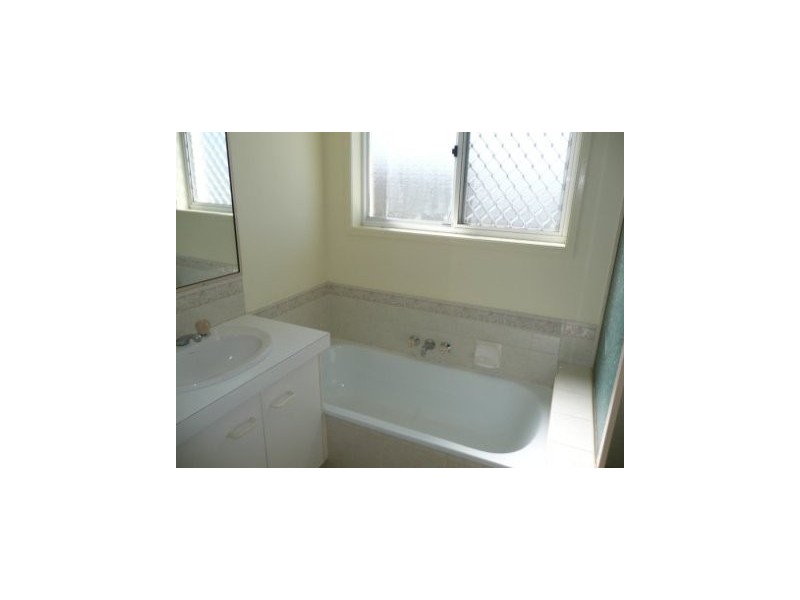 2/7 Jay Crt, Mount Warren Park QLD 4207