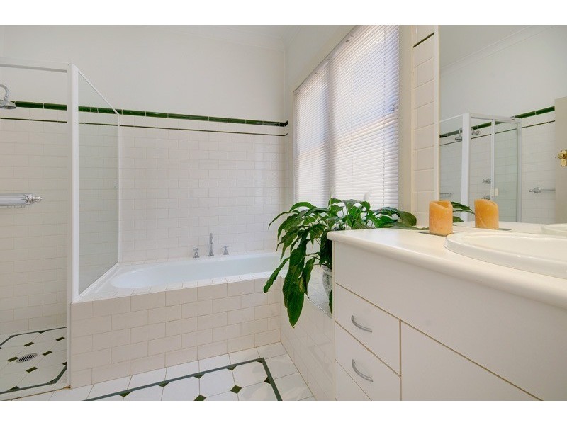 16 Macintosh St, Melrose Park NSW 2114