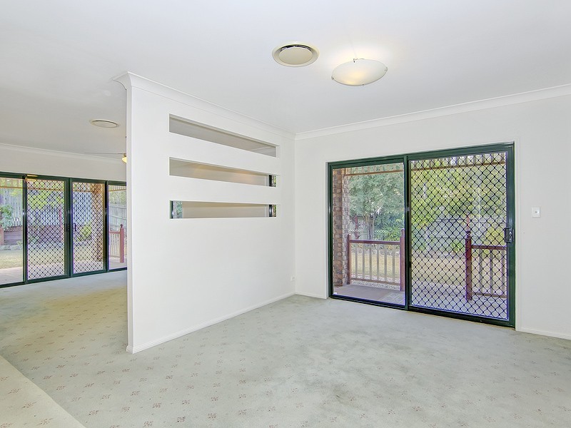 1 St Clair Close, Parkinson QLD 4115