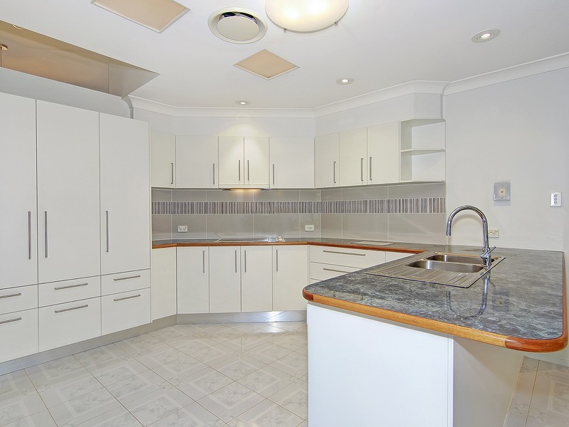1 St Clair Close, Parkinson QLD 4115