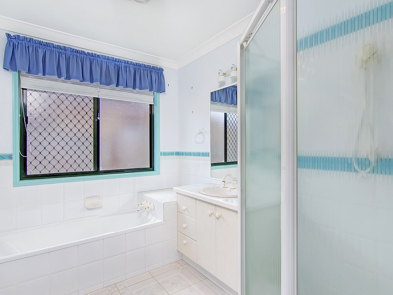 1 St Clair Close, Parkinson QLD 4115