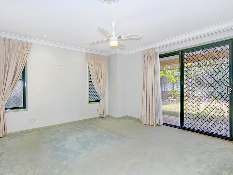 1 St Clair Close, Parkinson QLD 4115