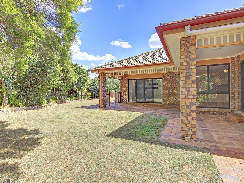1 St Clair Close, Parkinson QLD 4115