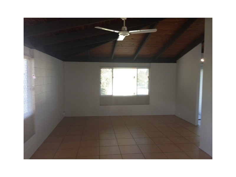 54 Waratah Drive, Crestmead QLD 4132
