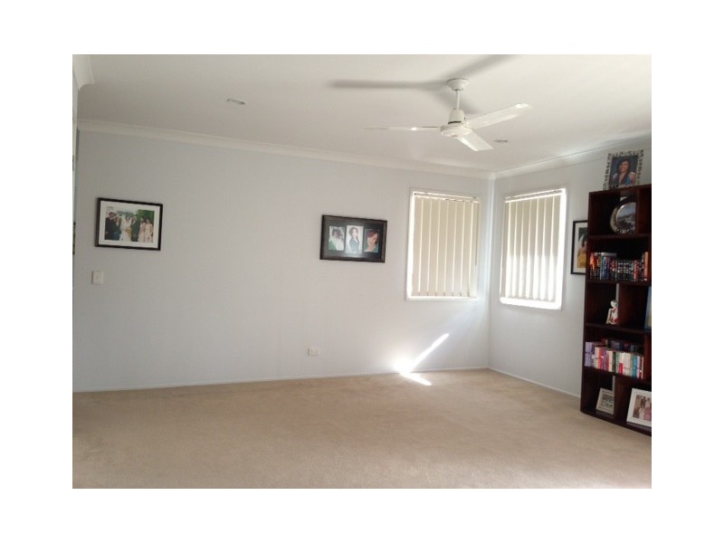 7 BARRINE PL, Parkinson QLD 4115