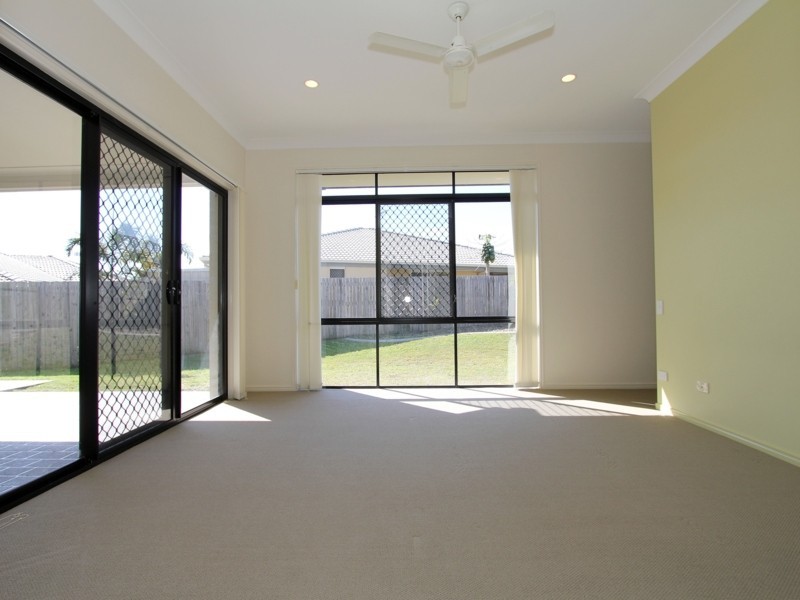 153 Wallum Drive, Parkinson QLD 4115