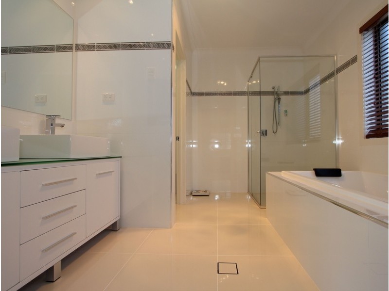 1 Ribbonwood St, Sunnybank Hills QLD 4109