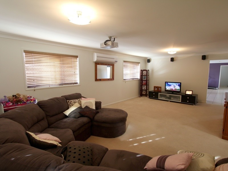 36 Wallum Drive, Parkinson QLD 4115