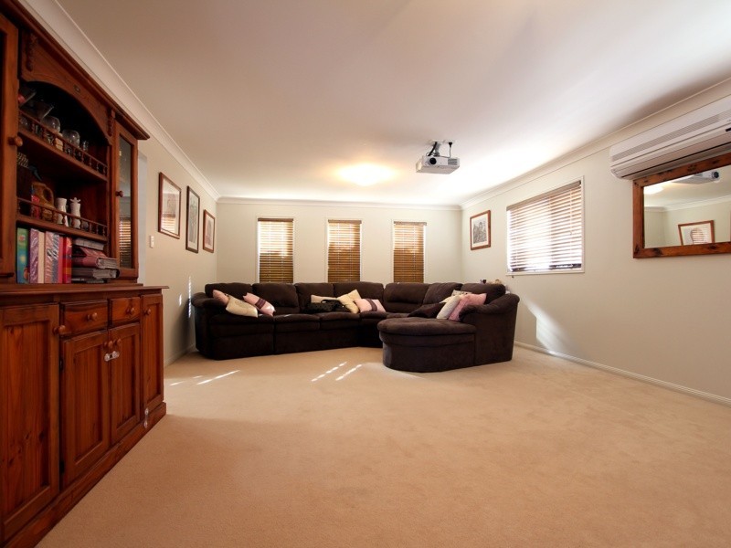 36 Wallum Drive, Parkinson QLD 4115