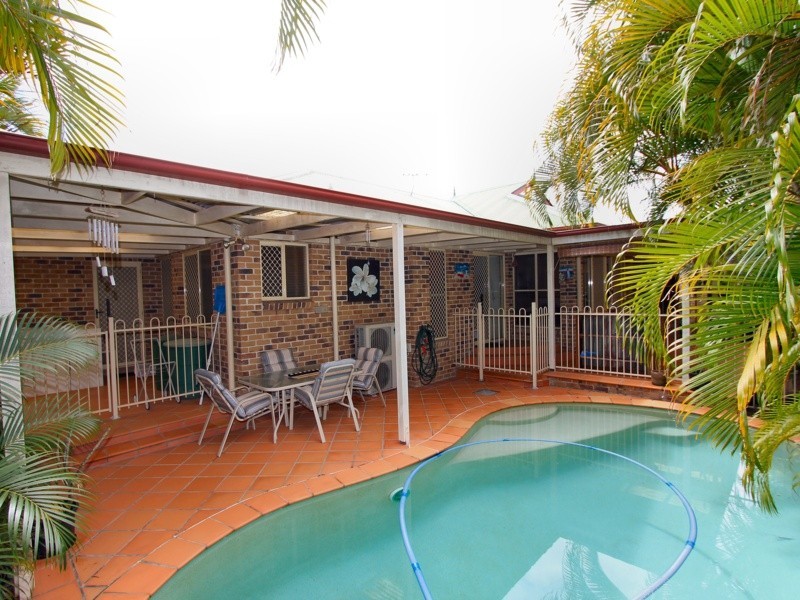 2 Michigan Crescent, Parkinson QLD 4115