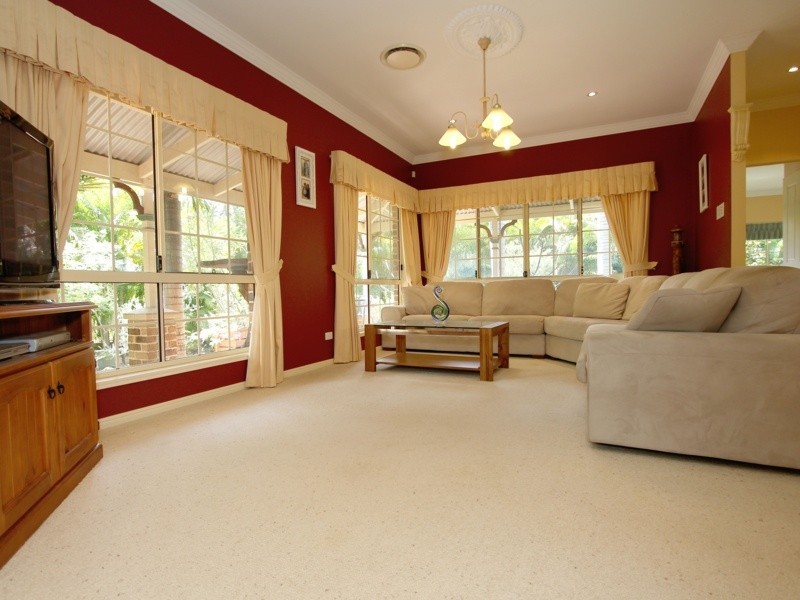 2 Michigan Crescent, Parkinson QLD 4115