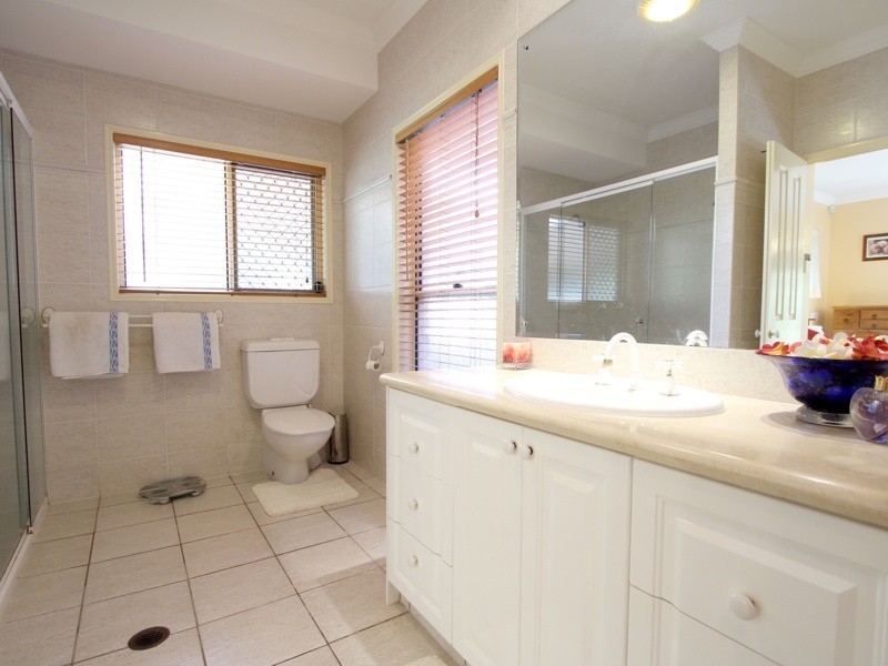 2 Michigan Crescent, Parkinson QLD 4115