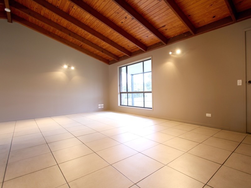 10 Conifer St, Hillcrest QLD 4118