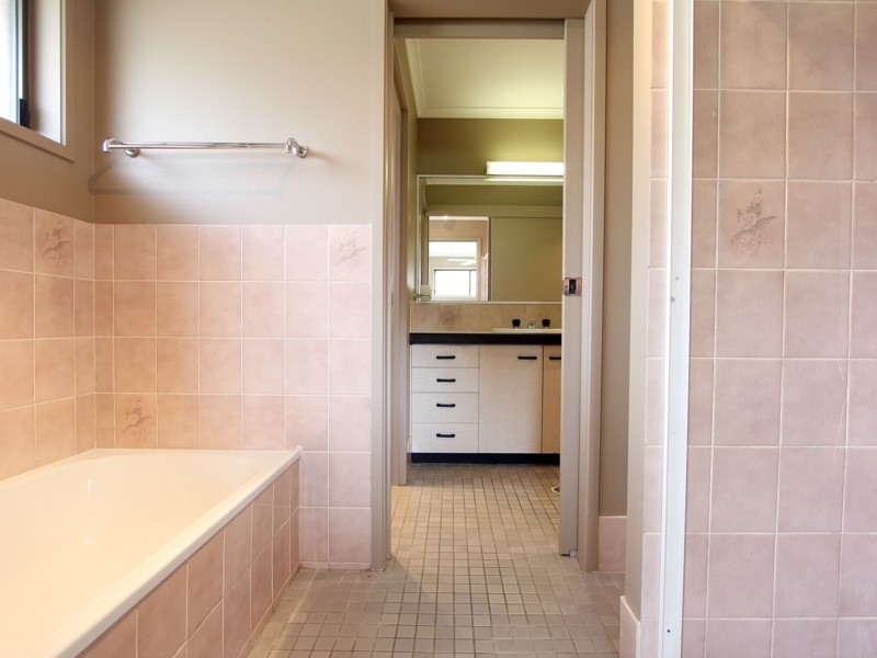 10 Conifer St, Hillcrest QLD 4118