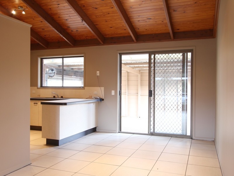 10 Conifer St, Hillcrest QLD 4118