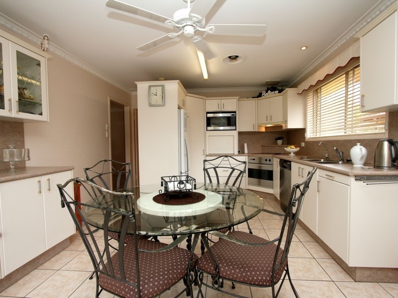 46 Macadamia St, Macgregor QLD 4109