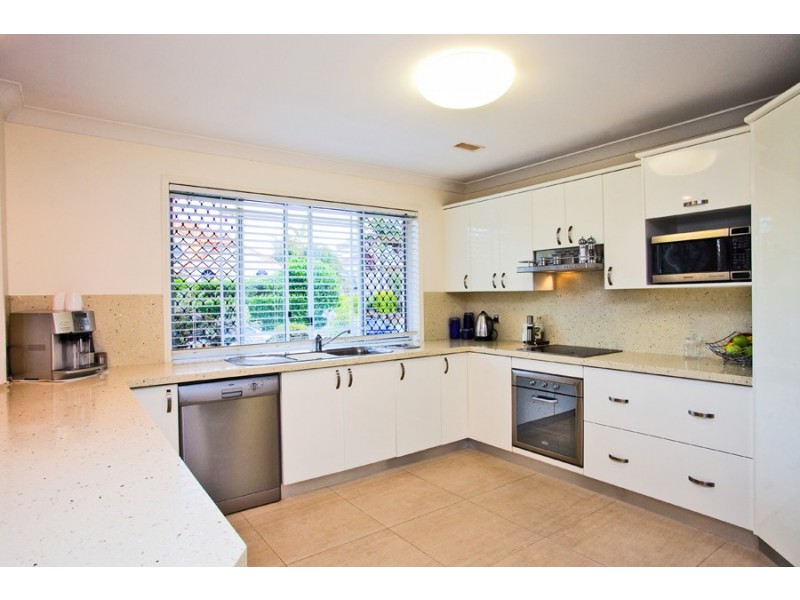 30 Ontario Cres, Parkinson QLD 4115