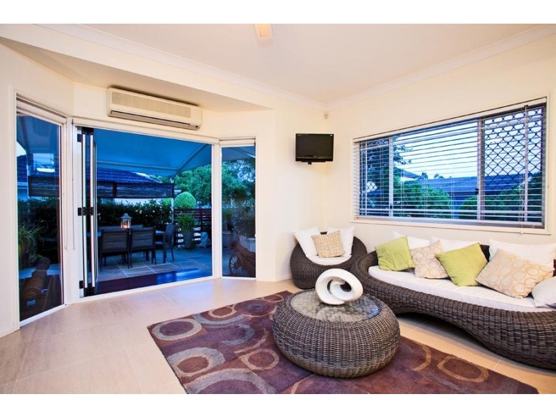 30 Ontario Cres, Parkinson QLD 4115