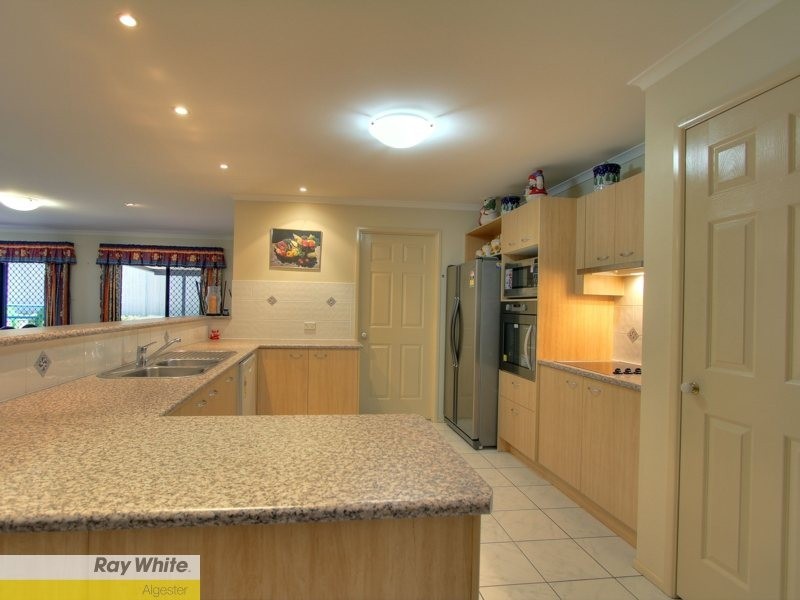 6 Newland Crescent, Parkinson QLD 4115