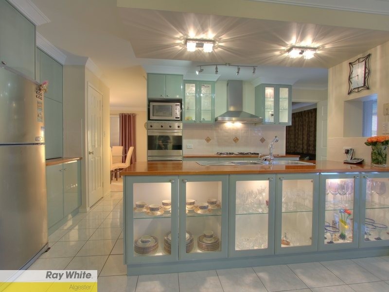 8 Tantanoola Street, Parkinson QLD 4115