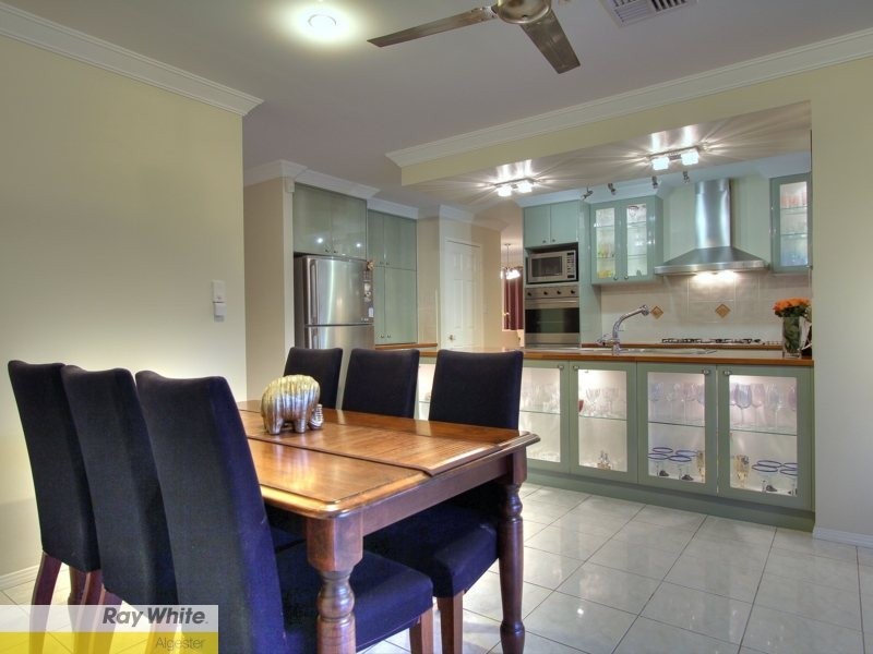 8 Tantanoola Street, Parkinson QLD 4115