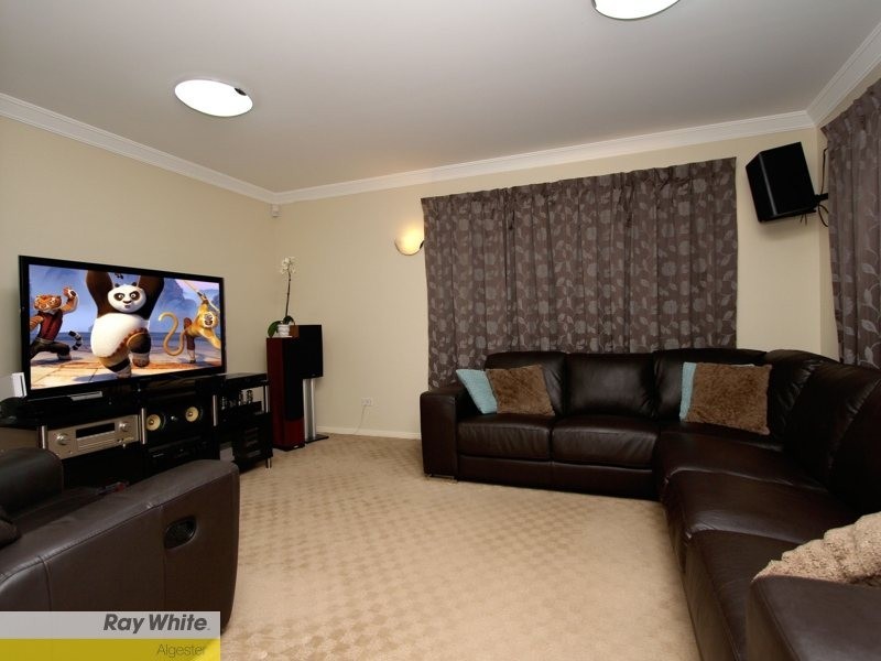 8 Tantanoola Street, Parkinson QLD 4115