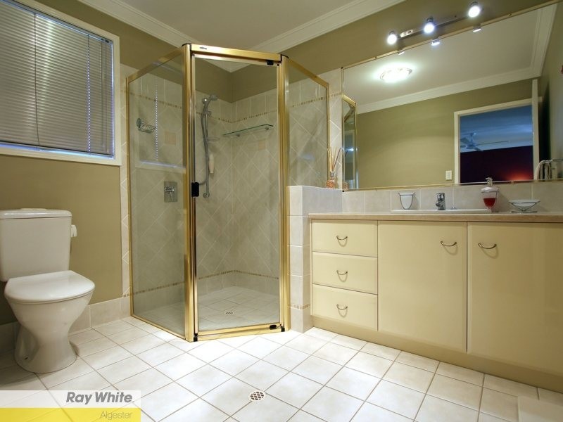 8 Tantanoola Street, Parkinson QLD 4115