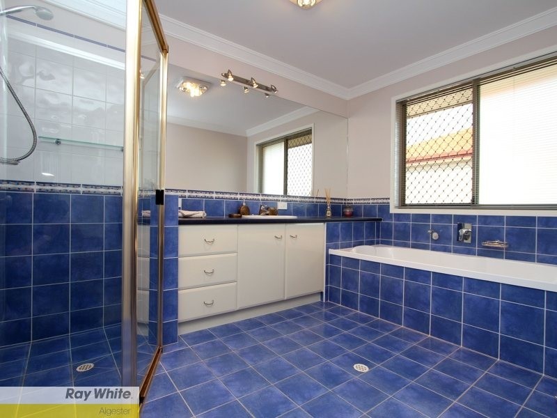 8 Tantanoola Street, Parkinson QLD 4115