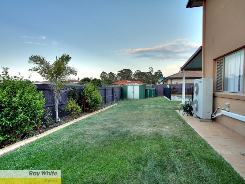 8 Tantanoola Street, Parkinson QLD 4115