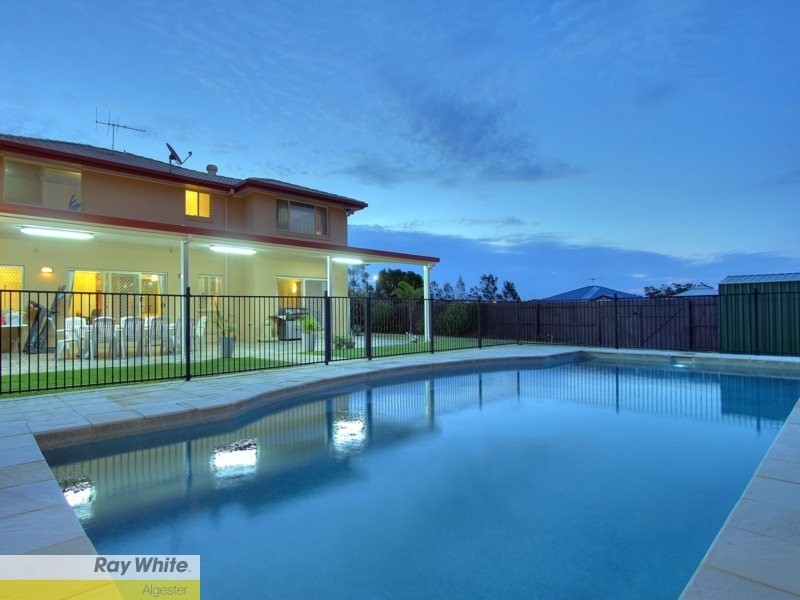 8 Tantanoola Street, Parkinson QLD 4115