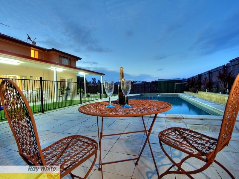 8 Tantanoola Street, Parkinson QLD 4115