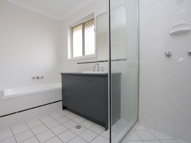 14 Karajini Crescent, Parkinson QLD 4115