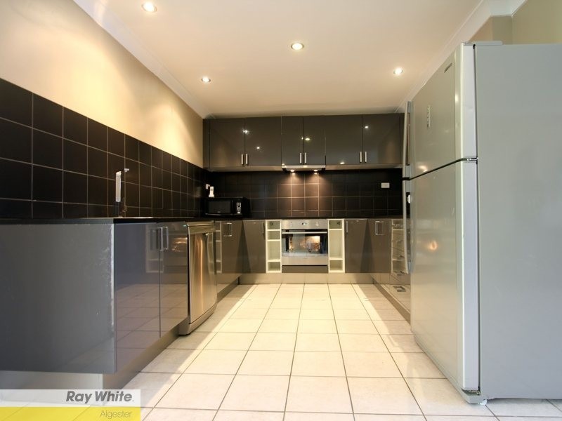 33 Enford Street, Hillcrest QLD 4118