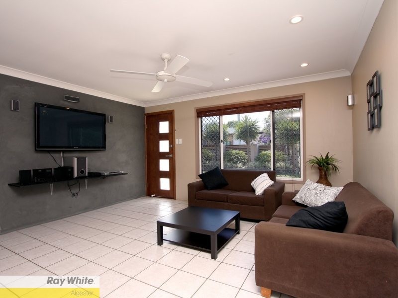 33 Enford Street, Hillcrest QLD 4118