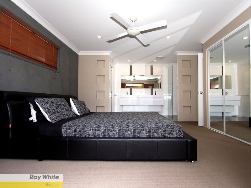 33 Enford Street, Hillcrest QLD 4118