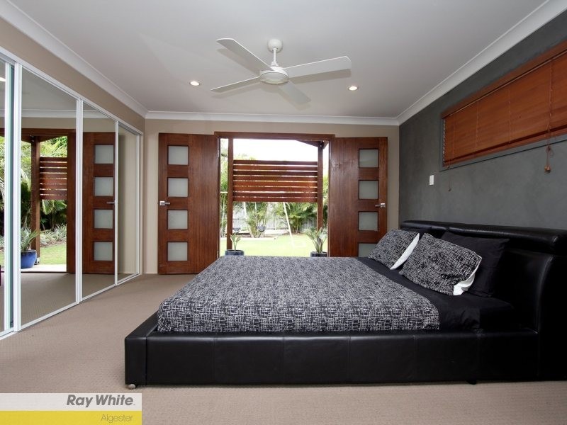 33 Enford Street, Hillcrest QLD 4118