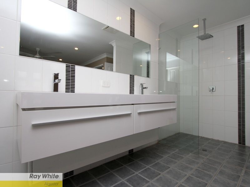 33 Enford Street, Hillcrest QLD 4118