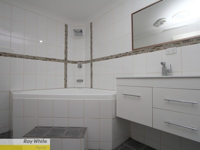 33 Enford Street, Hillcrest QLD 4118