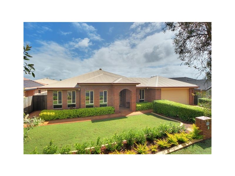 8 Watarrka Drive, Parkinson QLD 4115