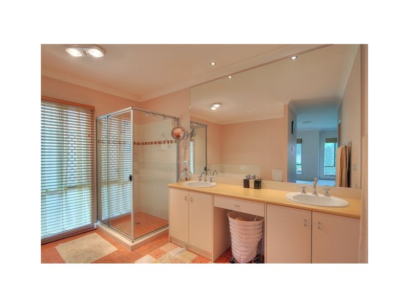 8 Watarrka Drive, Parkinson QLD 4115