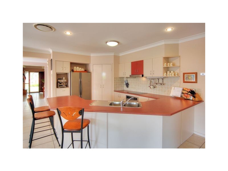 8 Watarrka Drive, Parkinson QLD 4115