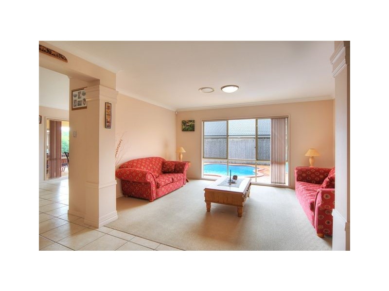 8 Watarrka Drive, Parkinson QLD 4115