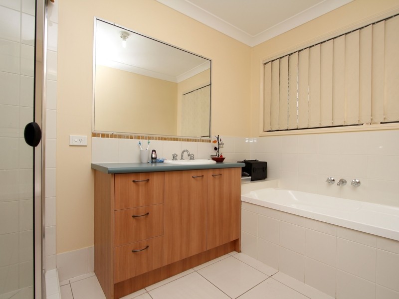 10 Karajini Cresent, Parkinson QLD 4115