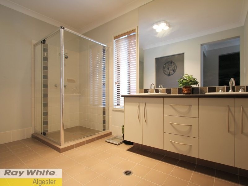 32 Lambert Drive, Calamvale QLD 4116