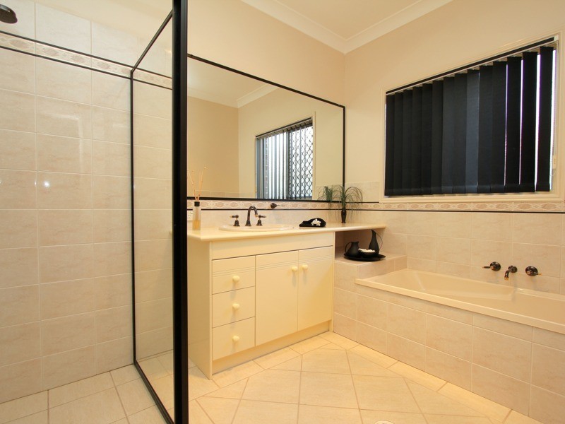56 Lake Eyre Crescent, Parkinson QLD 4115