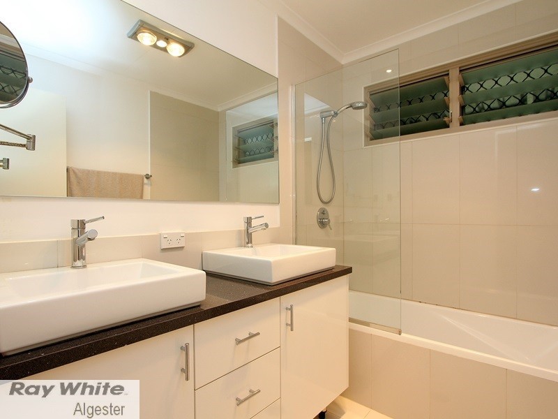 11 Conifer Street, Hillcrest QLD 4118