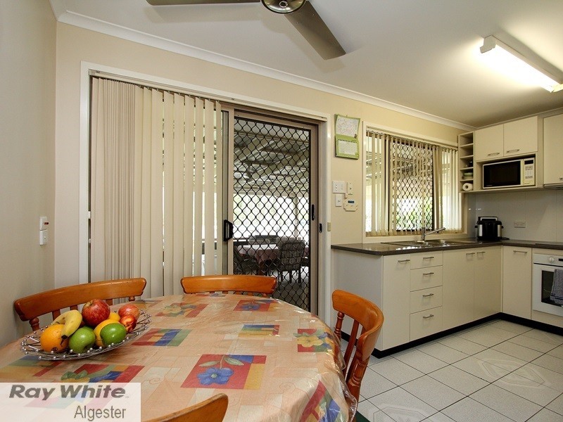 11 Conifer Street, Hillcrest QLD 4118