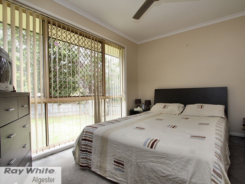 11 Conifer Street, Hillcrest QLD 4118